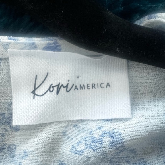 Kori Blue and White Floral Blouse - new with out  tag - Picture 4 of 5